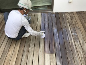 液体ガラス塗料1回目施工中