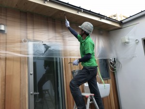 液体ガラス塗料3回目施工中