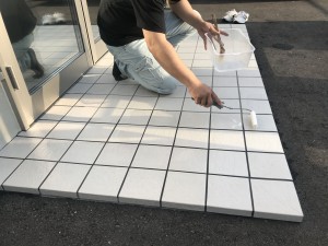 液体ガラス塗料1回目施工中
