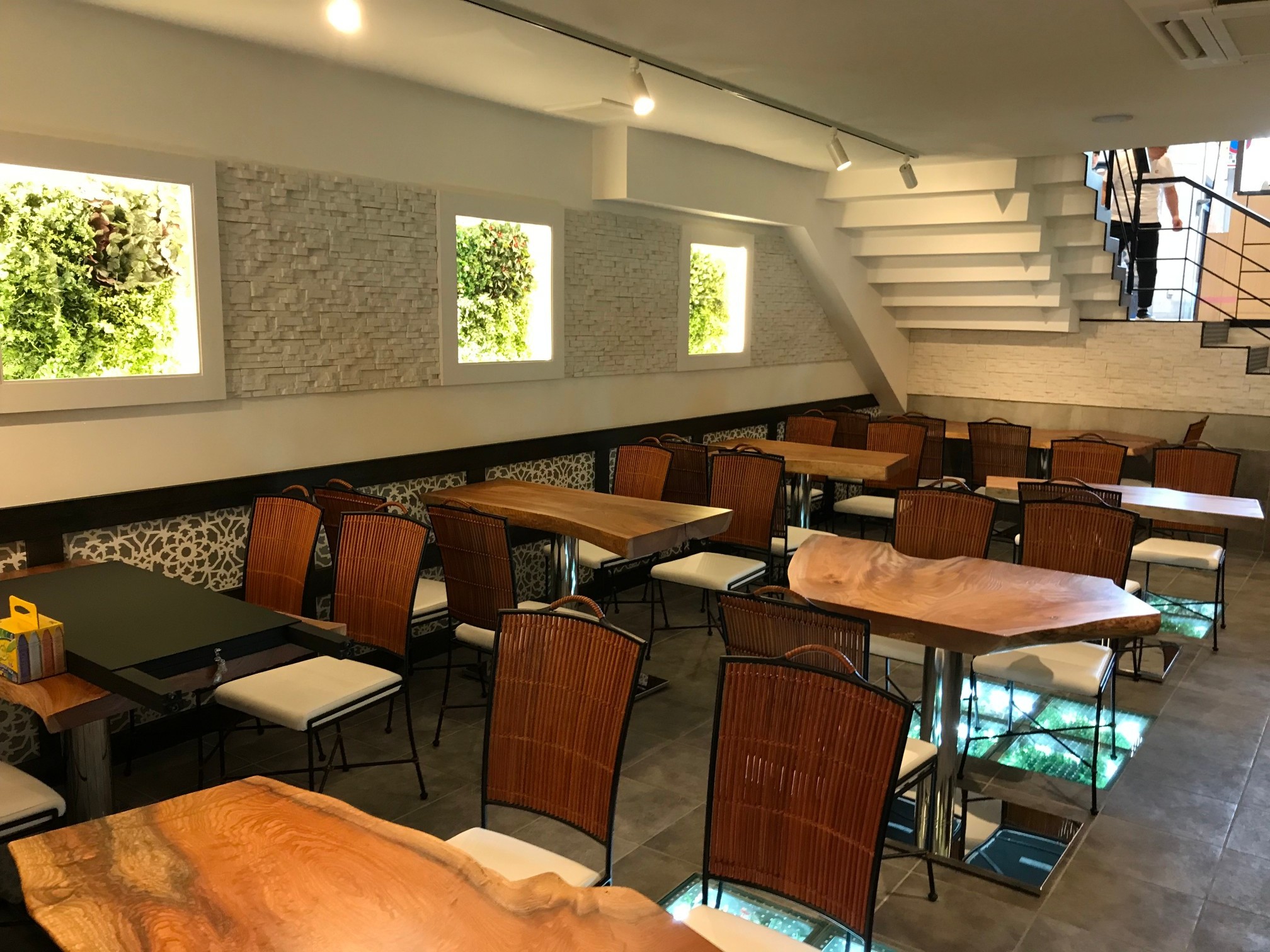 常磐町肉バル内部塗装ー高松市常磐町